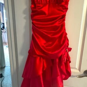 🌹 Elegant Red Strapless Dress